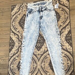 Denim&Co Frayed Edge Light Blue Skinny Jeans